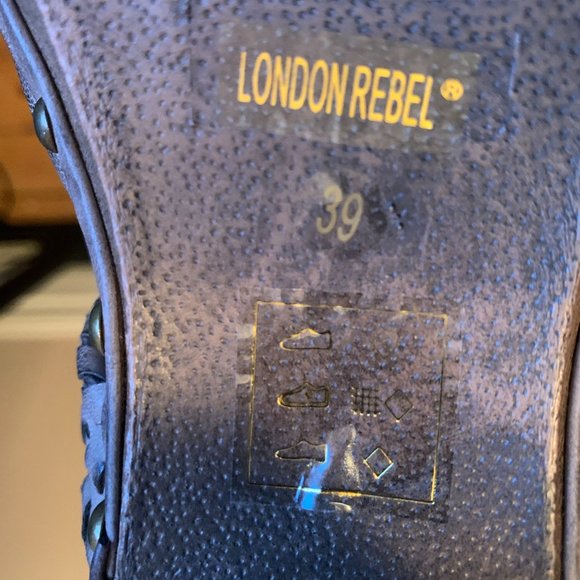 Distressed looking brown leather London Rebel clogs - Picture 4 of 4